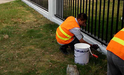 围栏涂料施工